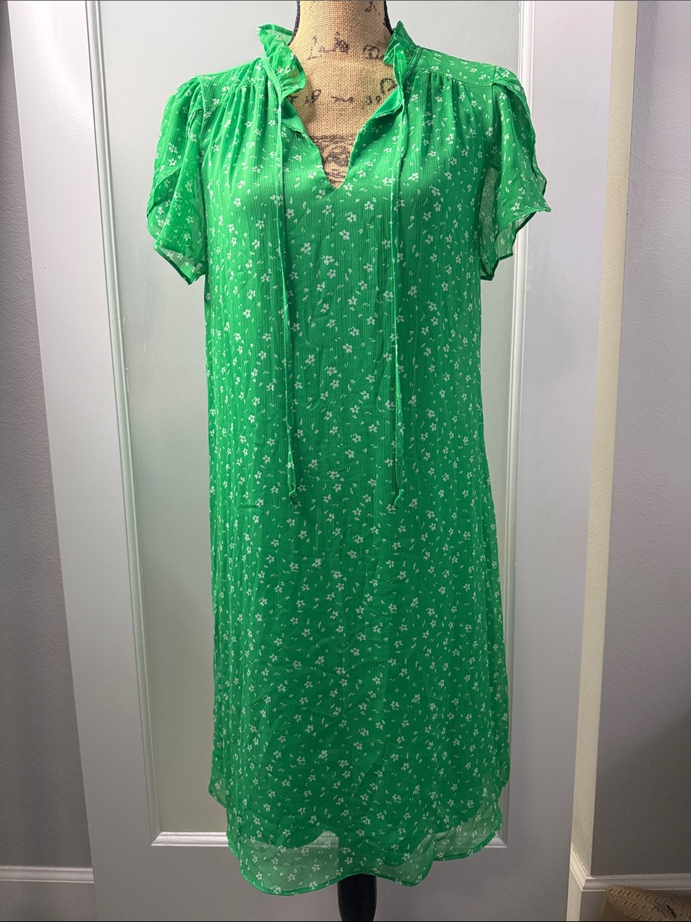 DKNY Size 10 Green Floral Tie-Neck Midi Dress with ruffle neckline.